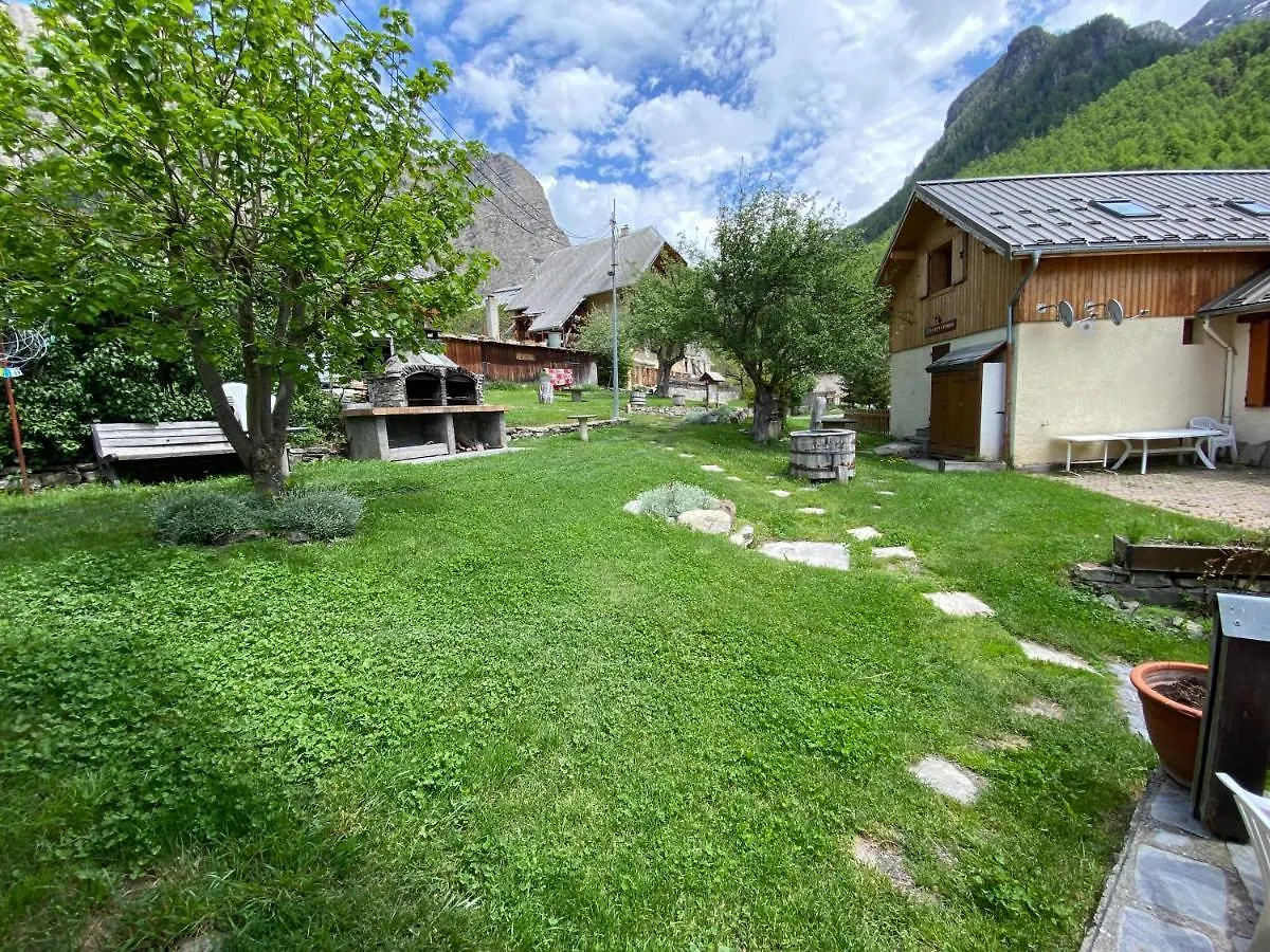 L Alpin Bel Appartement Avec Terrasse Dans Vieille Ferme De Montagne Renovee Les Orres 0*,  Frankrig